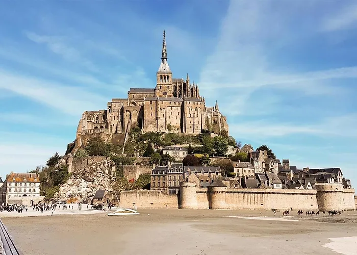 Awesome In Vakantiehuis Saint-Vaast-la-Hougue