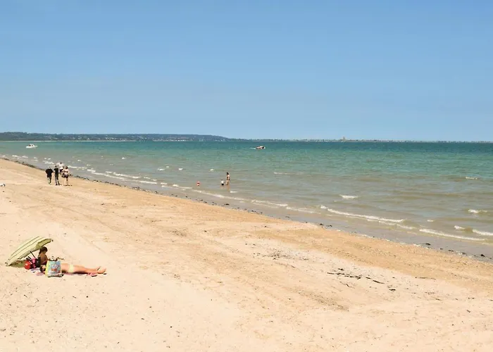 Vakantiehuis Awesome In Saint-Vaast-la-Hougue